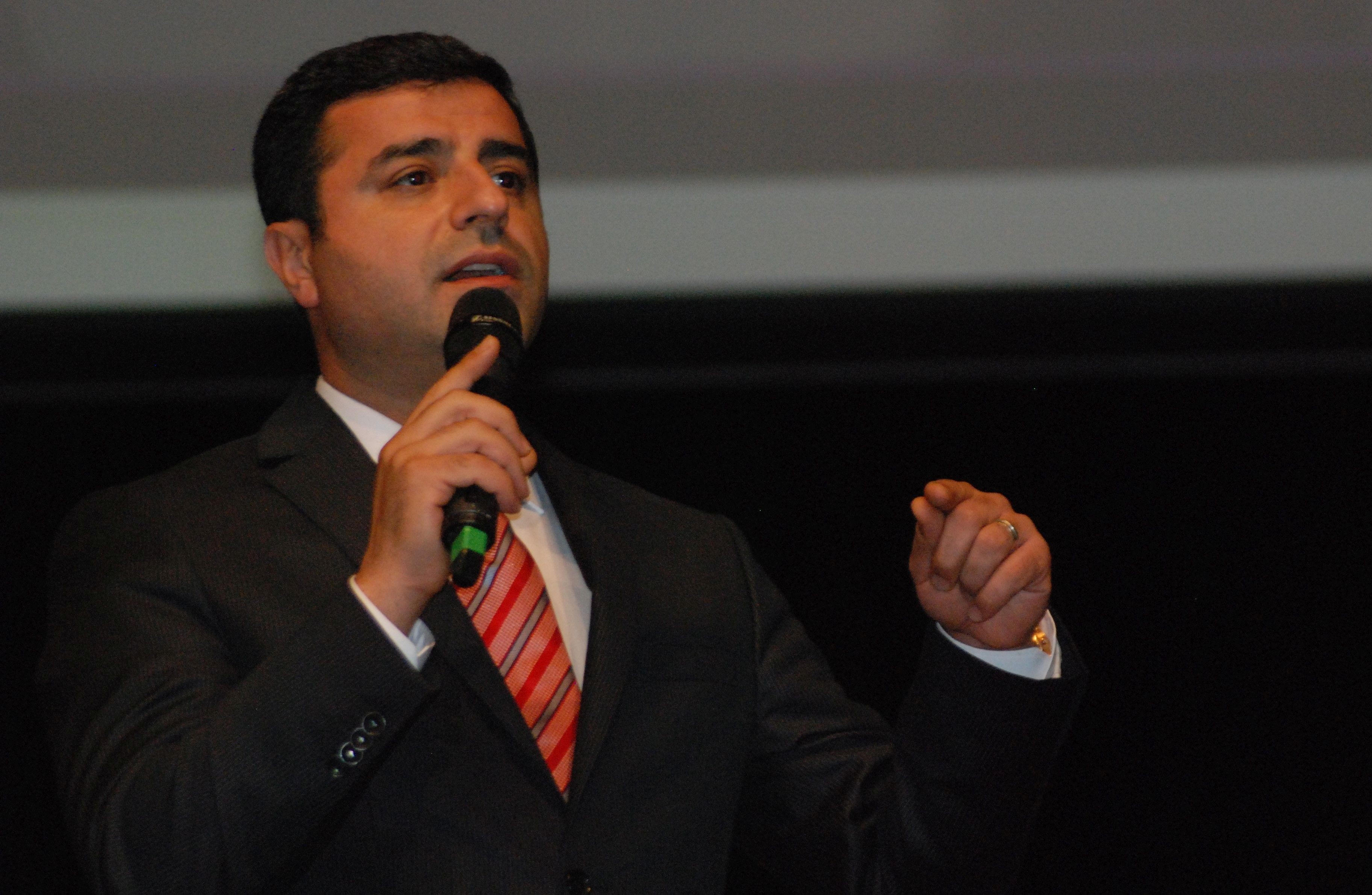 Demirtaş’ın ‘Cumhurbaşkanına hakaret’ duruşması ertelendi