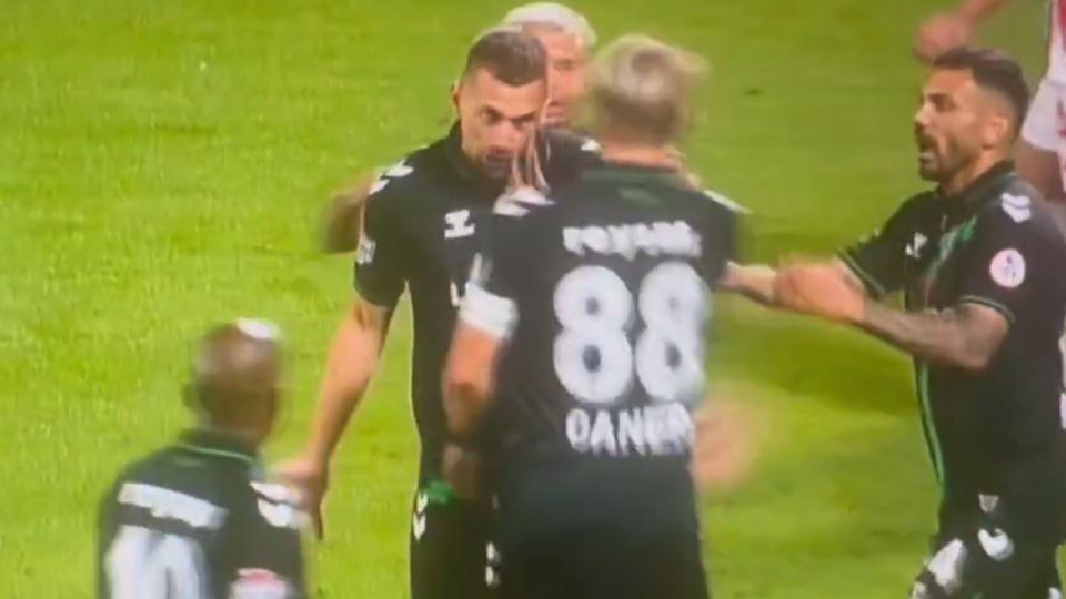 Sakaryaspor'da Caner Erkin ve Burak Altıparmak kadro dışı!