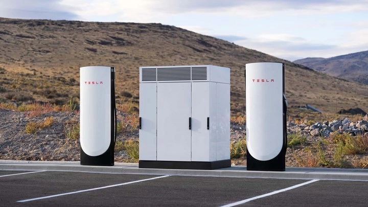 Tesla’nın 500 kW V4 Supercharger’ları devreye alındı