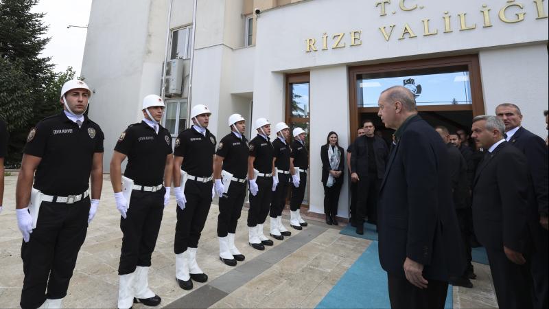 Cumhurbaşkanı Erdoğan Rize Valiliğini ziyaret etti