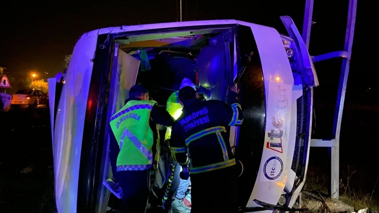 Kastamonu’da Tur Midibüsü Devrildi: 24 Yaralı