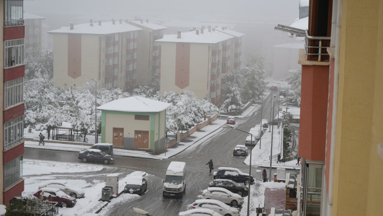 Erzurum'a ekim ayında kar yağdı