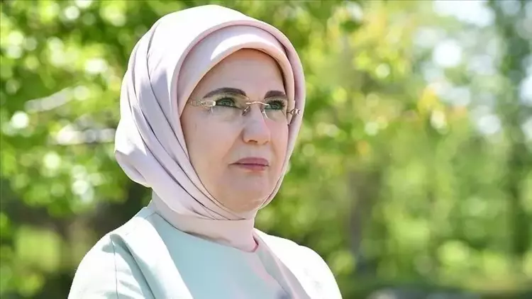 Emine Erdoğan, Şahika Ercümen’i tebrik etti