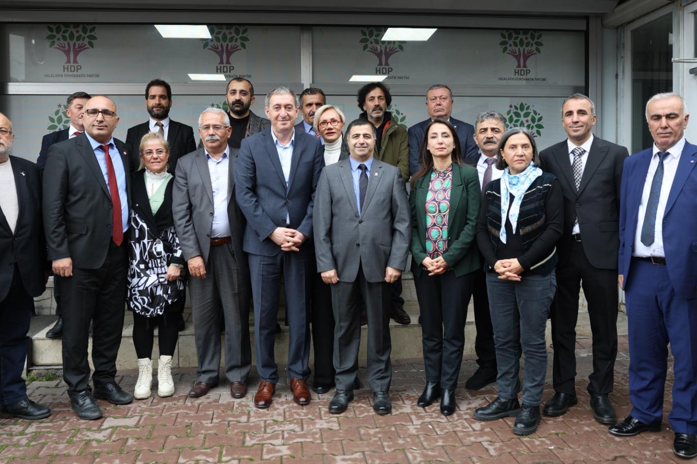 DEM Parti heyeti Almanya’daki Ezidilerle buluştu