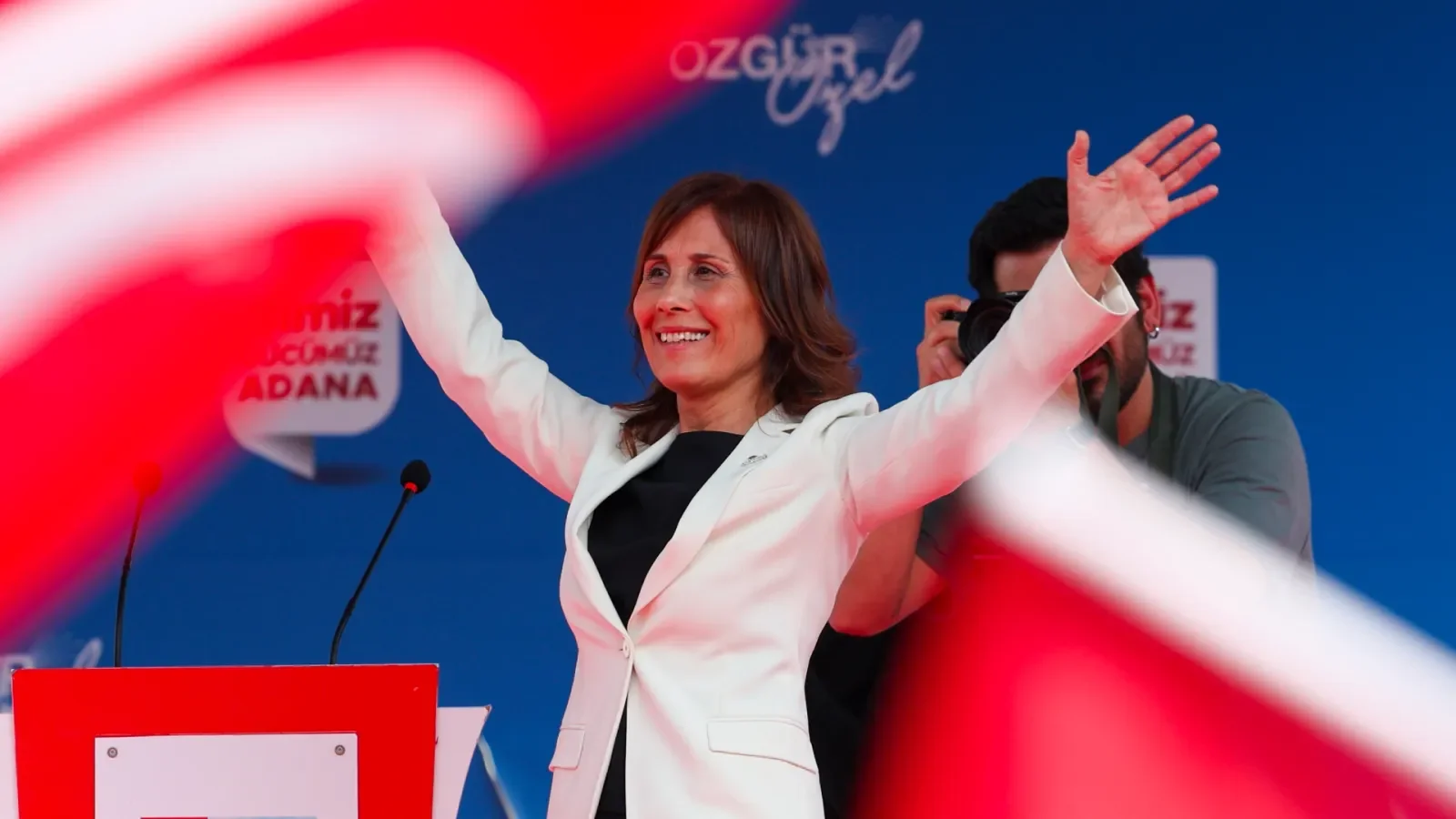 Başkan Tekin Kocasını "Çantacısı" Yapmış İddiası