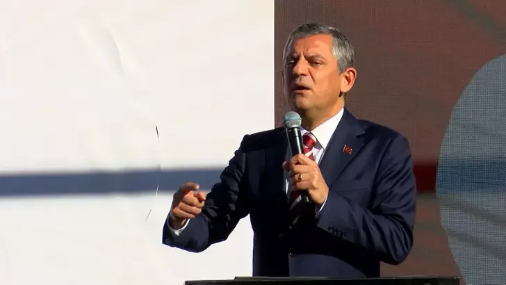 Özgür Özel'in "Zaman" Mesajı, Somut İktidar Planının Eksikliğini Gizliyor Mu?