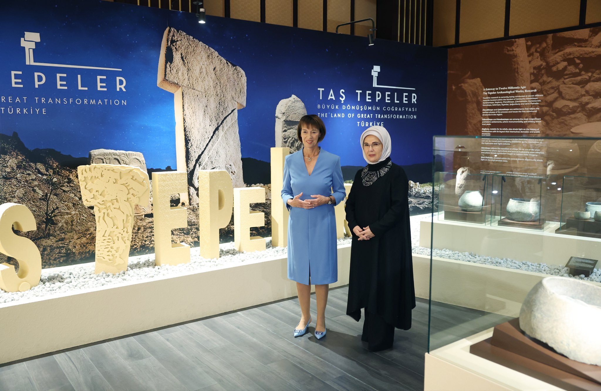 Emine Erdoğan'dan 'Altın Çağ' Sergisine Ziyaret ve Kültür Paylaşımı