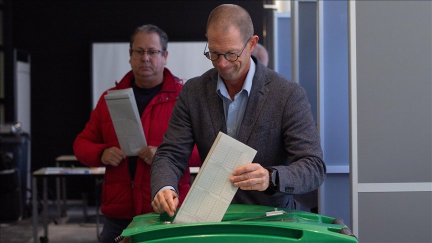 Hollanda Seçimi: Centrist D66, Wilders'ı Kıl Payı Geçti