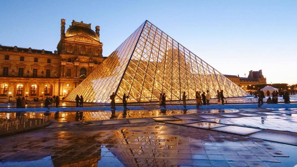 Louvre Müzesi’nden 100 milyon $’lık Soygun: Küçük Çete Yaptı