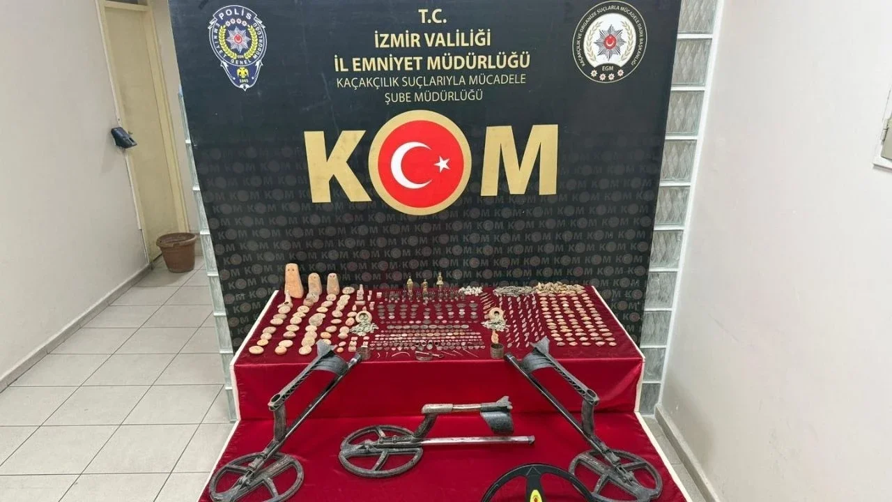 İzmir'de Operasyon: 1142 Adet Tarihi Eser Ele Geçirildi