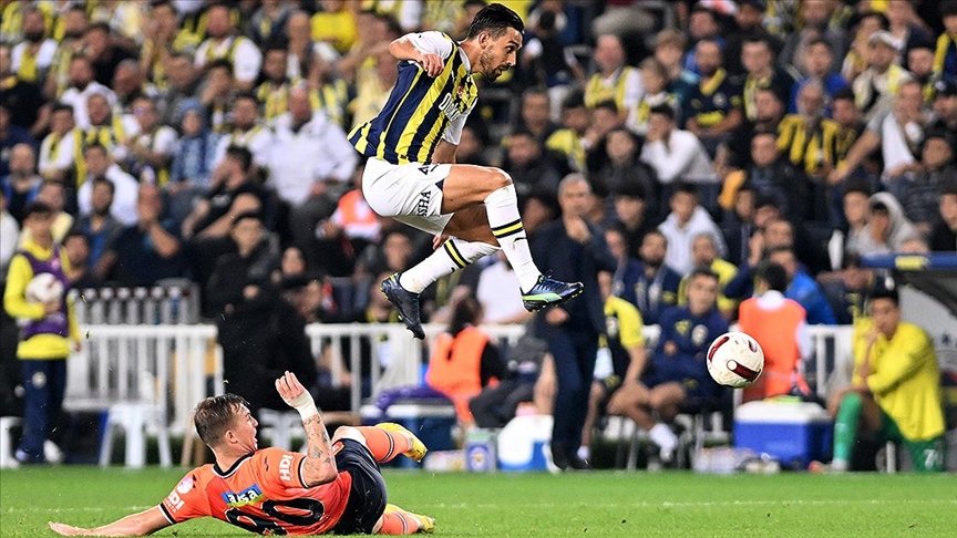 Fenerbahçe Güldü: Kayseri'yi 4-2 Yendi, Zirve Farkı 1'e İndi