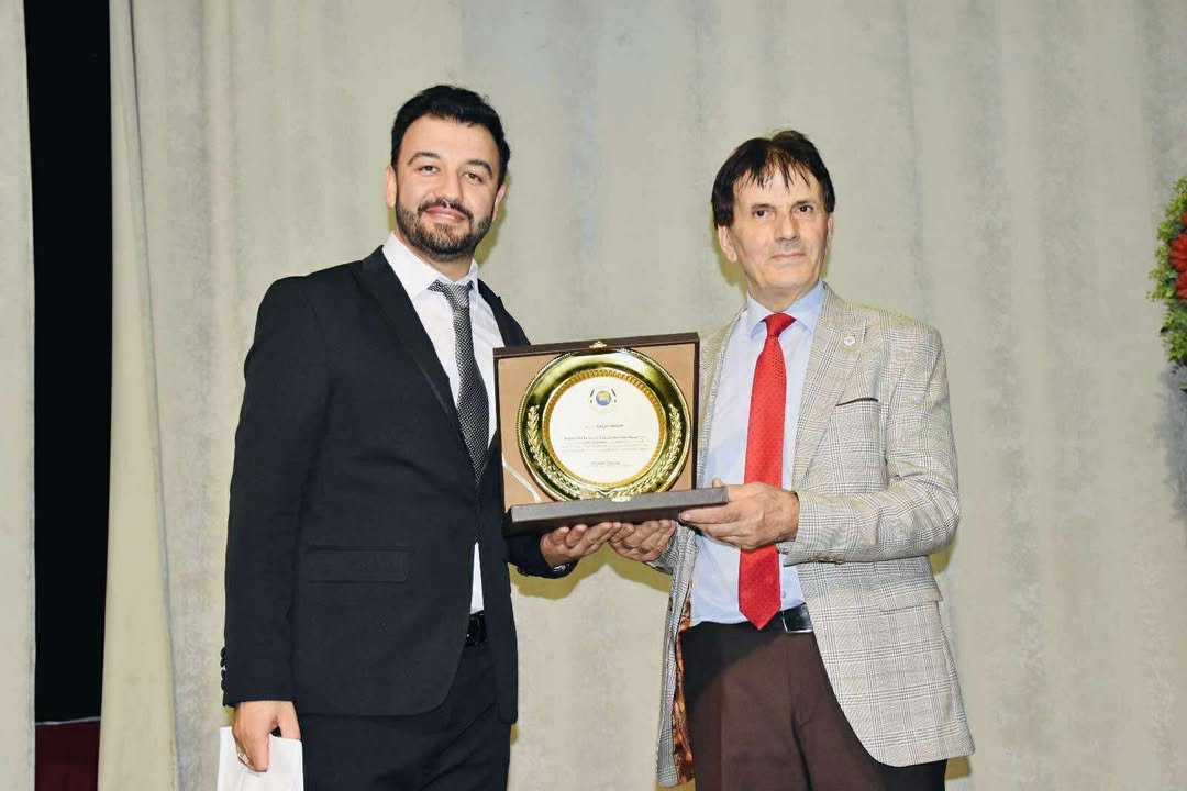 Yalçın Sevim'in Lirik Aynası: Şiir ve Deneme Sanatının İncelikleri