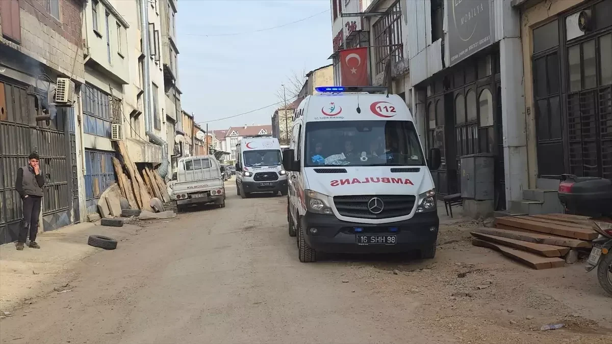 İnegöl'de mobilya imalathanesinde yangın: 1 yaralı