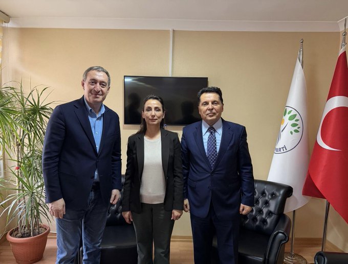 Tahliye Edilen Ahmet Özer'den DEM Parti Zirvesi