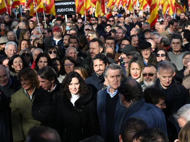 İspanya'da Siyasi Kriz: Madrid'de Binlerce Kişi Sokaklarda