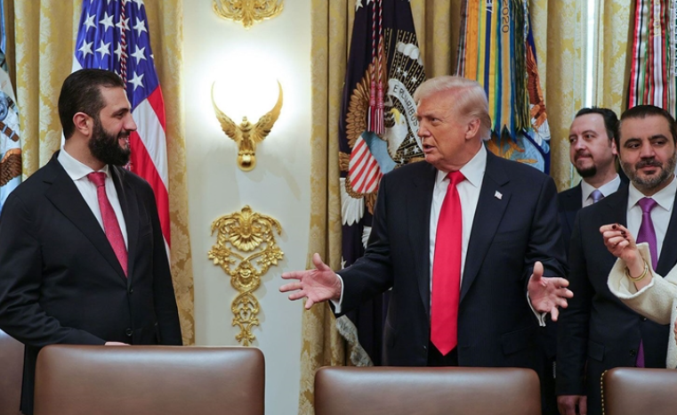 Trump Ahmed Şara'yı " Devlet Başkanı" Olarak Tanıdı ve Yaptırımları Kaldırdı