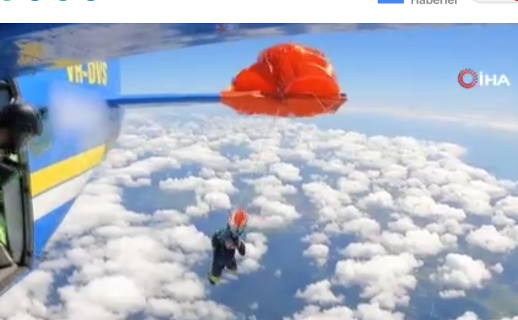 Dehşet Anları: Paraşütçünün Yedek Paraşütü Uçağın Kuyruğuna Takıldı