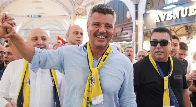 Sadettin Saran’dan gövde gösterisi: Stat önünde taraftarla buluştu