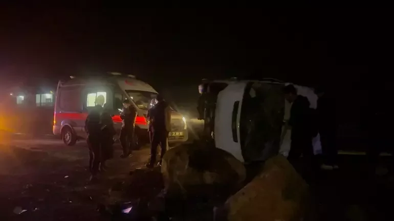 Diyarbakır’da işçi servisi devrildi: 16 yaralı