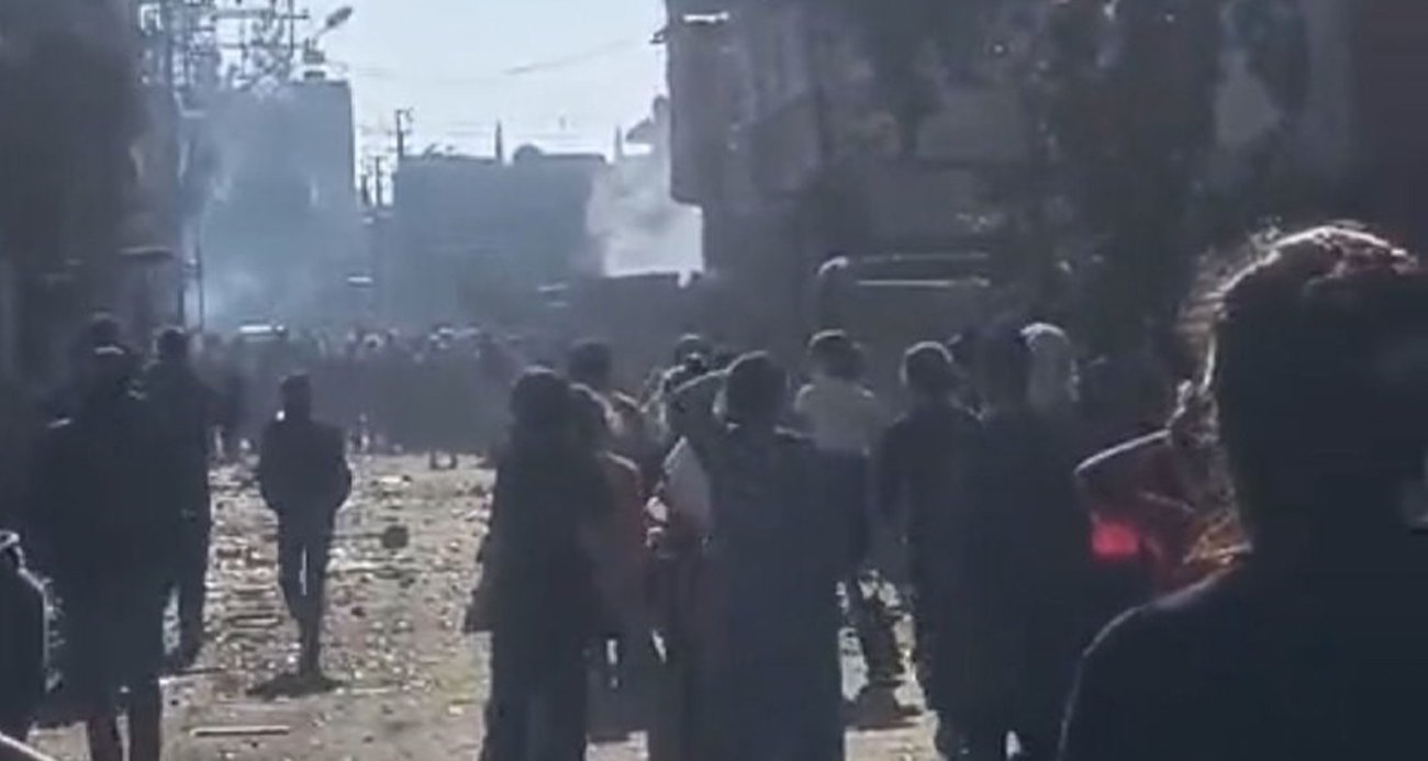 Adana'da mahalle kavgası: Taş, şişe ve sopalar havada uçuştu!