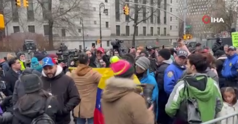 New York'ta Maduro Protestosu: Mahkeme Önünde Tansiyon