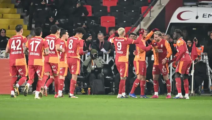 Galatasaray Süper Kupa’da İlk Finalist: Trabzonspor’u 4 Golle Geçti