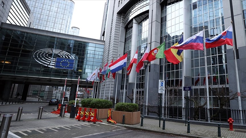 Brüksel’de "emperyalist tehdide" veto