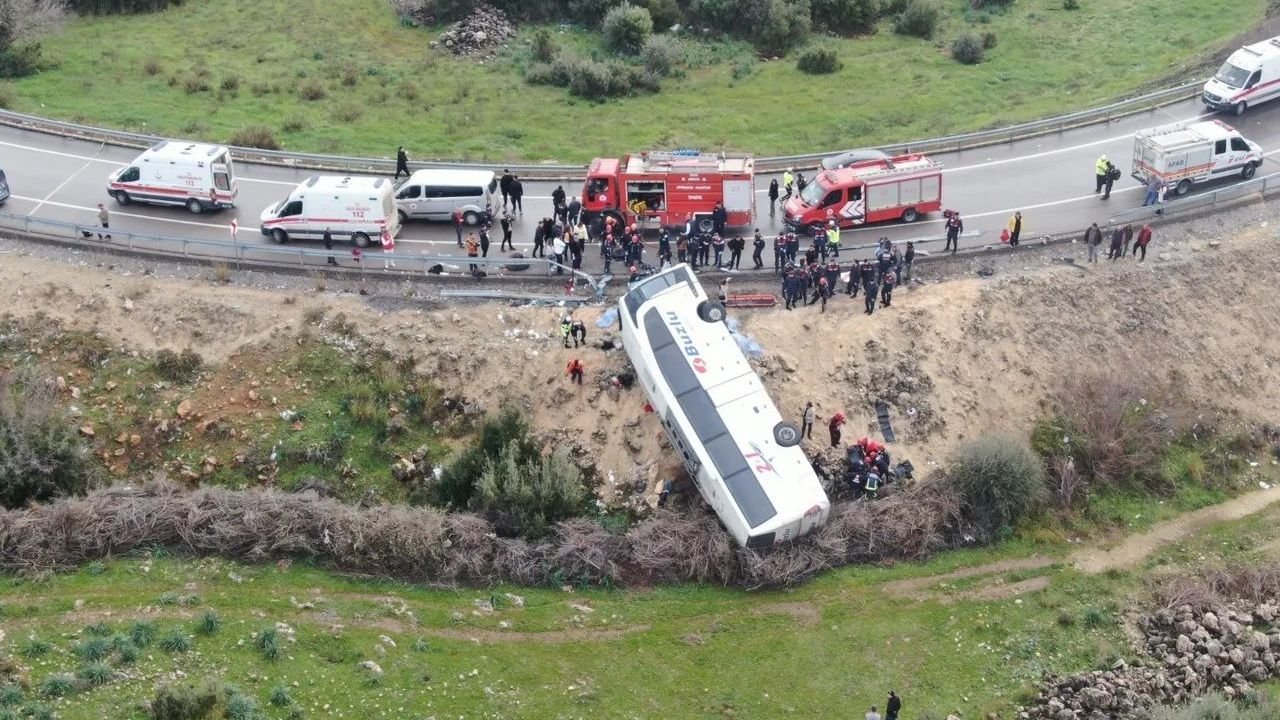 Antalya'da Katliam Gibi Kaza: 9 Ölü, 21 Yaralı! Hız ve Sis...