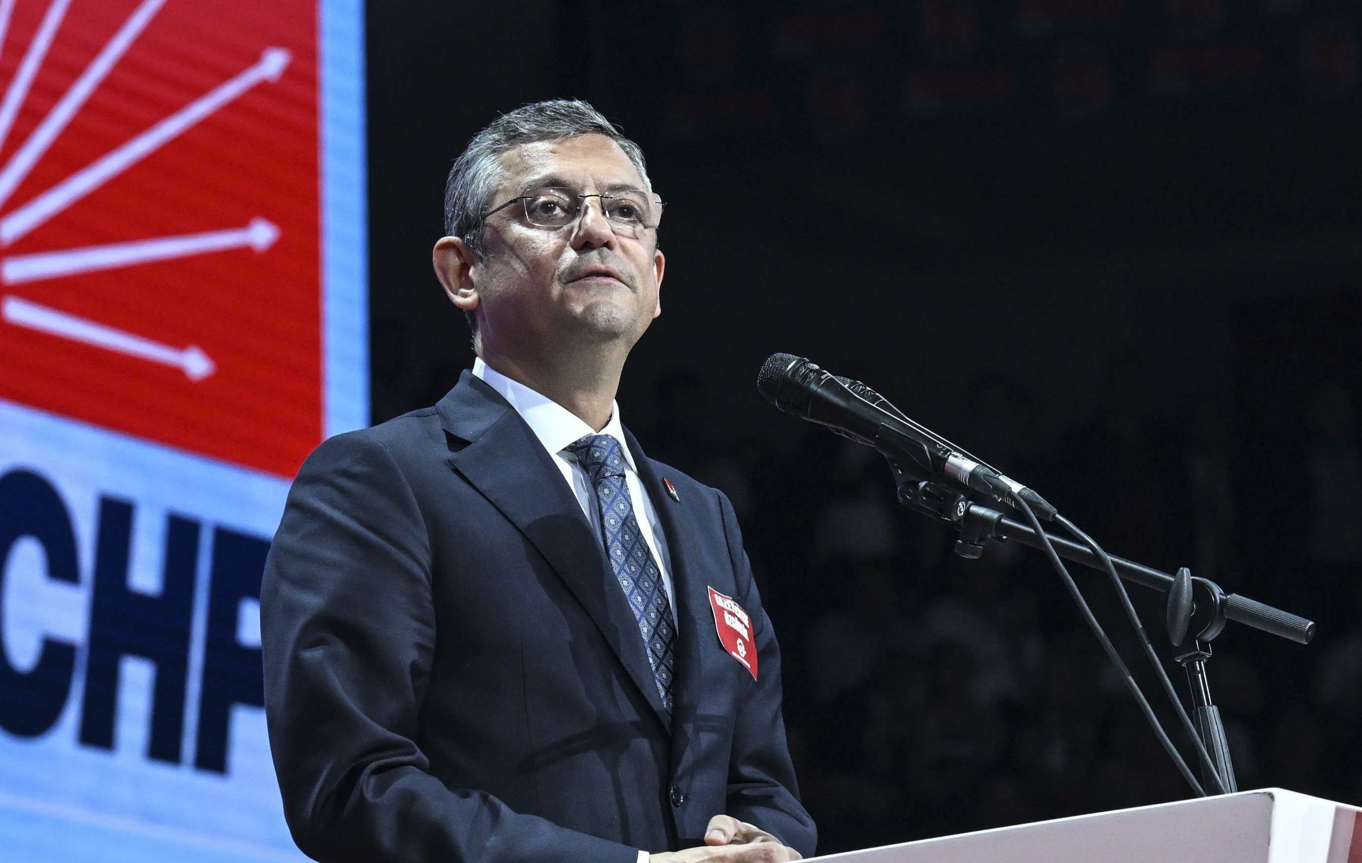 CHP'de Küfürlü İstifa Krizi: Özgür Özel'den Ağır Sözler