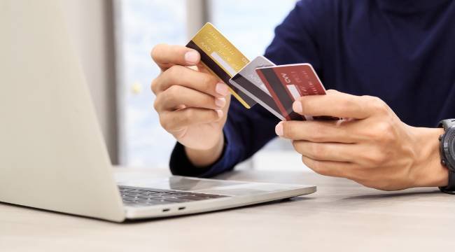 Kredi Kartlarında Pazartesi Milat: Maaş Kuralı Geliyor