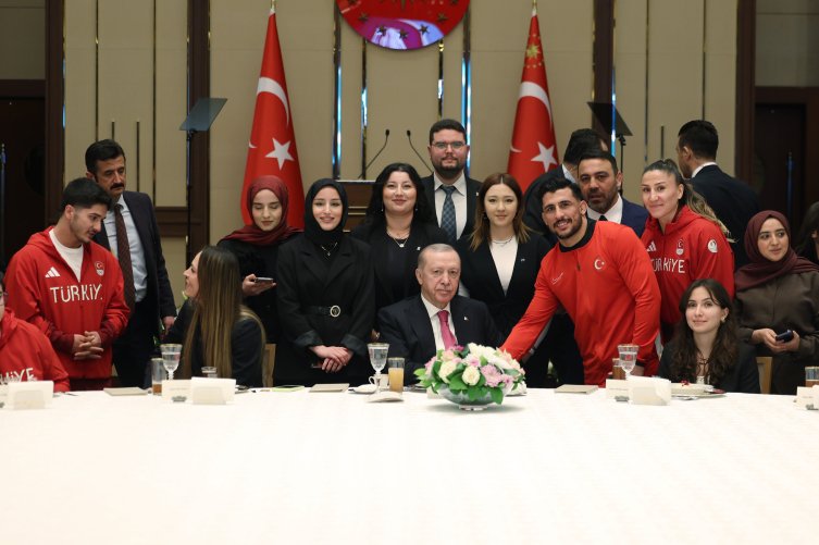 Erdoğan: Türkiye Tarihi Bir Dönüşüm Yaşıyor
