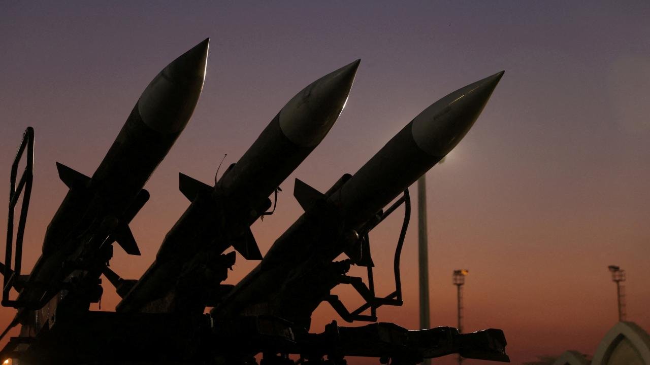 İran’dan Petrol Resti: 104 Ölü ve 200 Dolarlık Varil Tehdidi