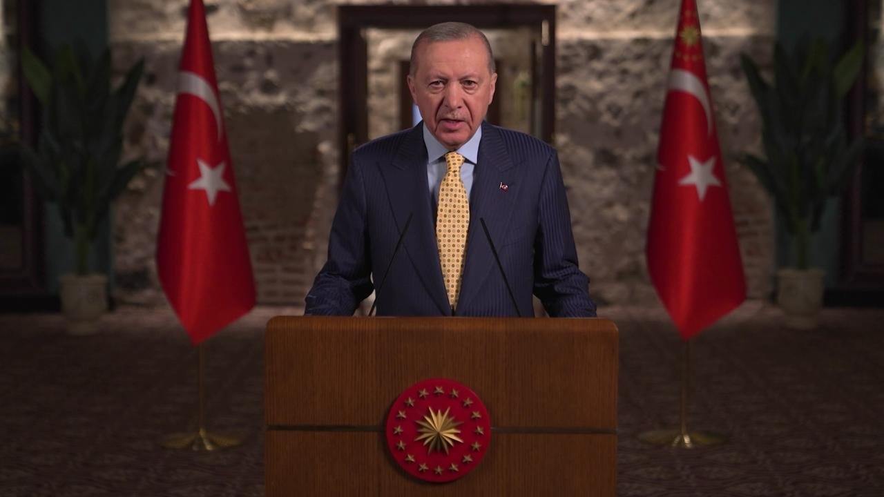 Erdoğan: "Türkiye Emin Ellerde, Hedeflerine İlerliyor"