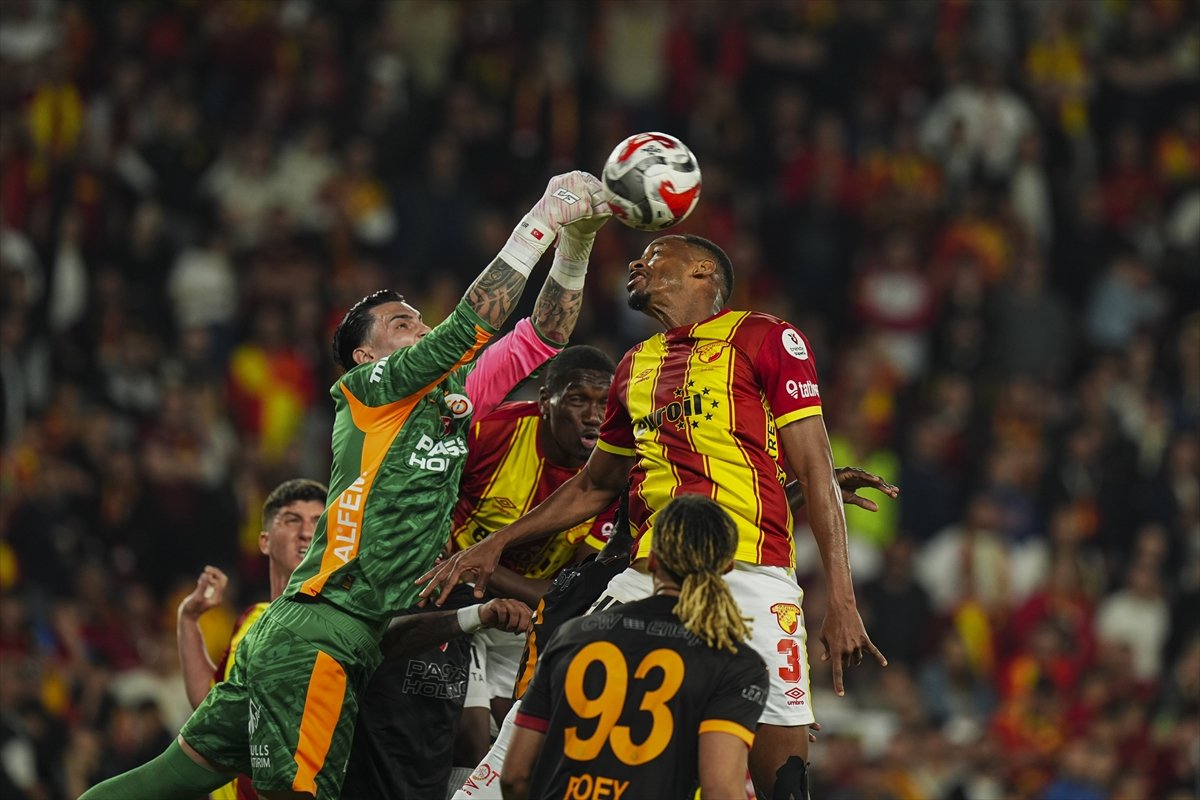 Galatasaray Göztepe'yi Devirdi: Şampiyonluk Yolunda Kritik Viraj