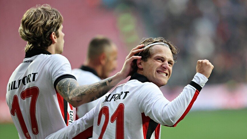 Samsunspor Beşiktaş'ı Devirdi, Bursaspor Şampiyon Oldu