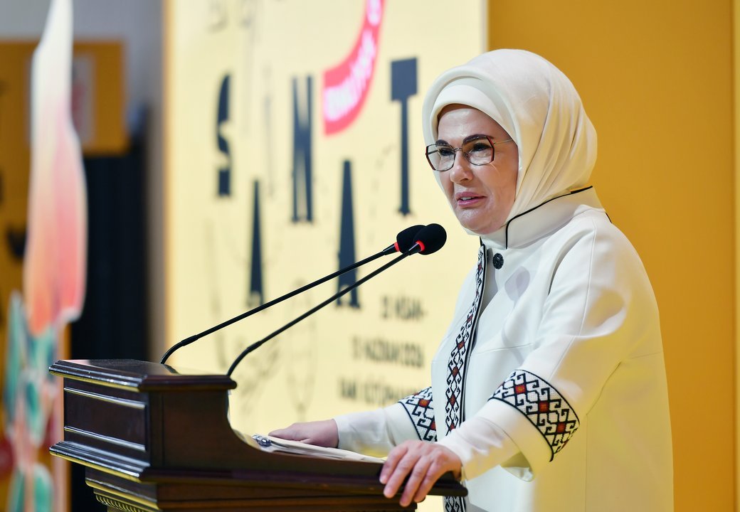 Emine Erdoğan'dan 1 Mayıs Mesajı: Emekçileri Kutladı