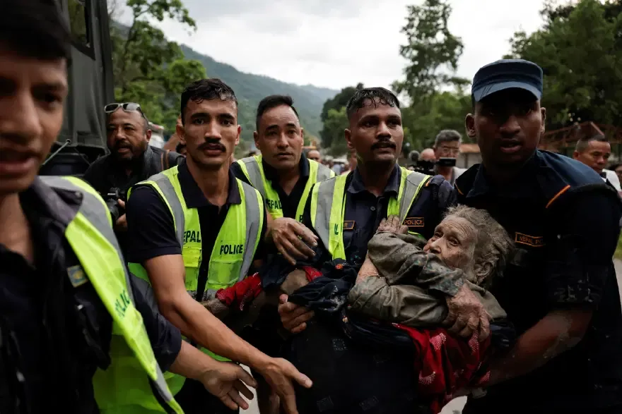 Nepal'de heyelan evleri böyle yuttu. Yüzlerce kişiden haber alınamıyor