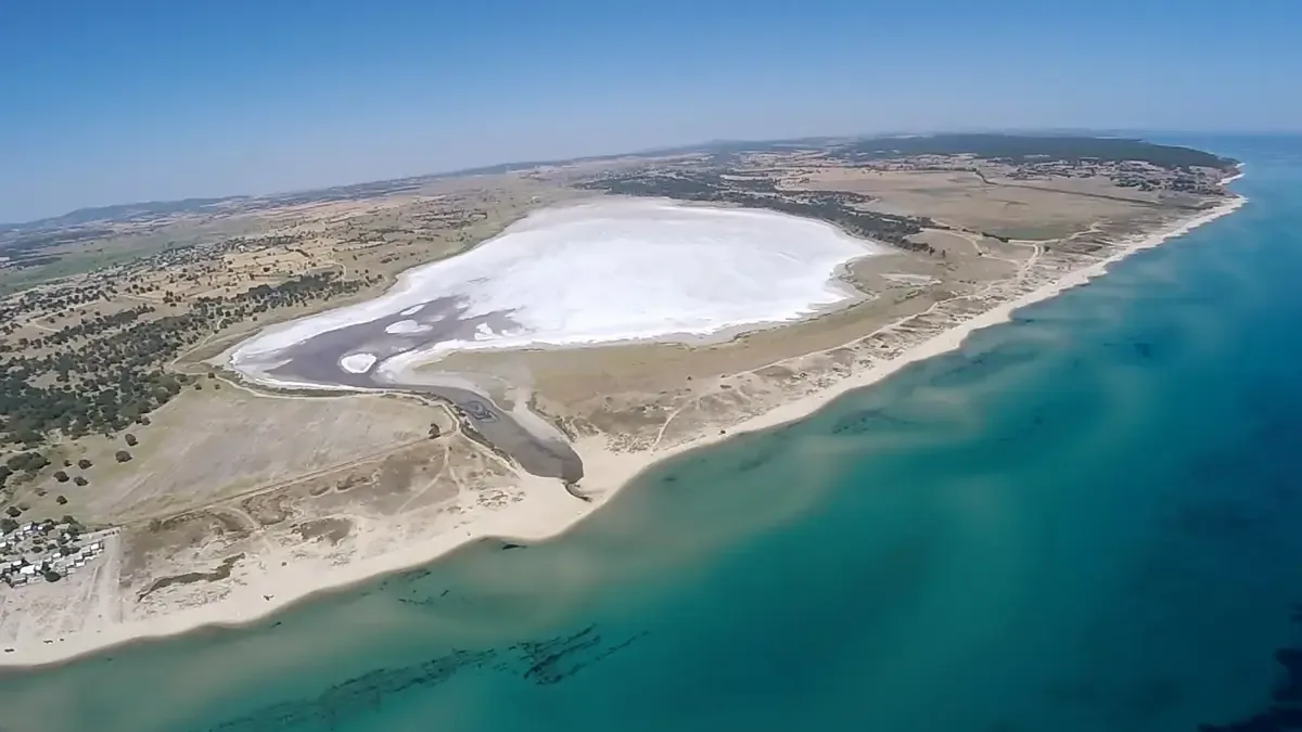Edirne’de Taşaltı Gölü Kurudu, Tuz Tabakası Ortaya Çıktı