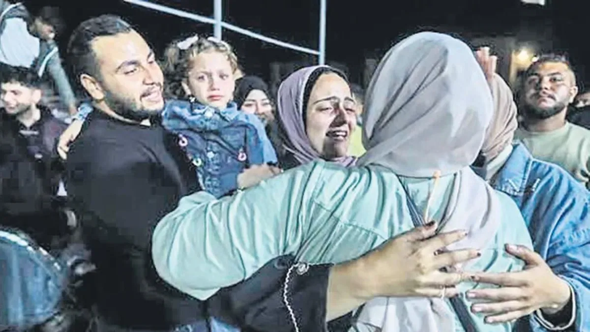 İsrailliler ülkeyi terk ediyor, Filistinliler geri dönüyor