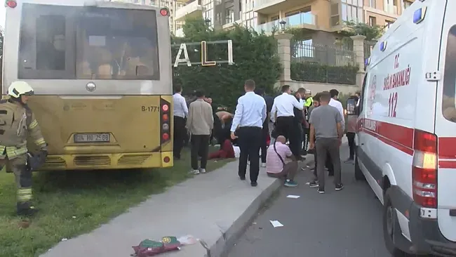 SON DAKİKA... Zeytinburnu'nda İETT otobüsü site duvarına çarptı: Çok sayıda ölü ve yaralı var