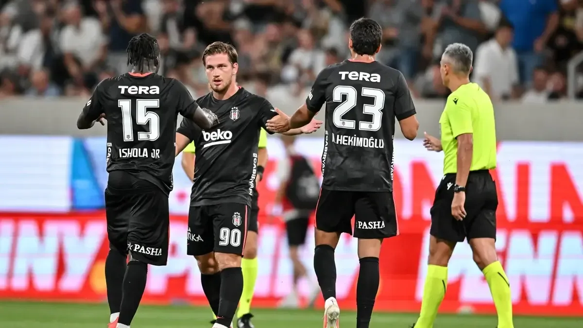 Beşiktaş, geçen seneden çok farklı! Cem Yılmaz, Hradec Kralove maçını değerlendirdi...