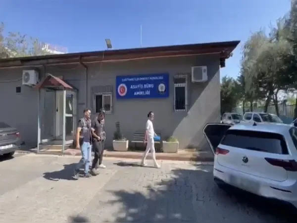 Kağıthane'de 2 milyonluk vurgun yapan kurye kaçamadı! Dronlu operasyonla çatıda yakalandı