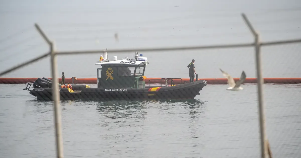 İspanya, göçmen geçişlerini engellemek için deniz bariyeri kurdu