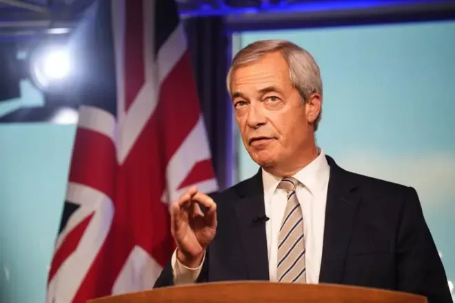 İngiltere'de Reform Partisi lideri Farage rakiplerinin boykot ettiği ara seçimi kazandı