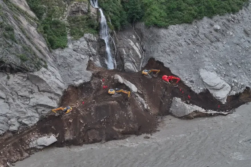 Nepal'i vuran felaketin arkasında ne var? Uzmanlar 3 riske dikkat çekti