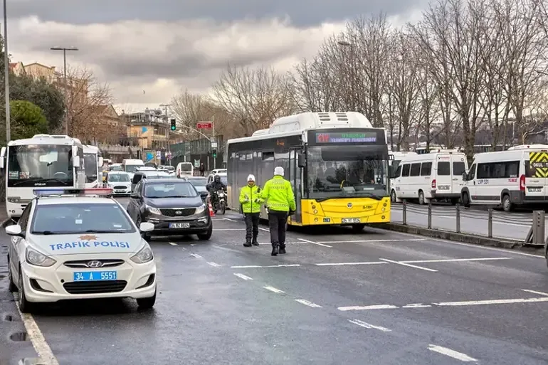 İSTANBUL KAPATILAN YOLLAR 30 AĞUSTOS 2026: 30 Ağustos'ta İstanbul'da Trafiğe Kapatılan Yollar Hangileri? İs...