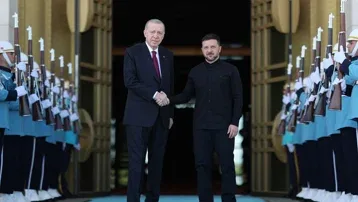 Asırlık teknik kullanıldı. 360 tonluk kaleyi bin 800 kişi halatlarla çekti