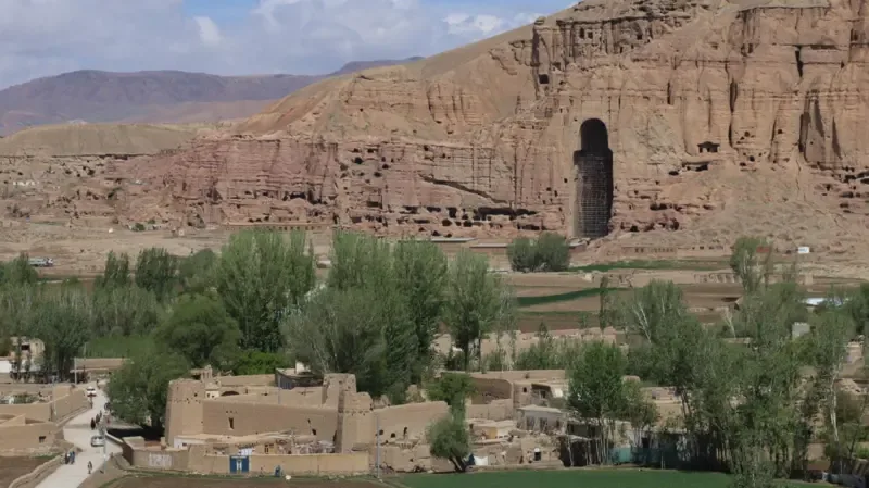 Boşanma, akıllı telefonlar ve kısıtlamalar: BBC, Taliban'ın Afganistan'ı nasıl yönettiğine tanıklık etti