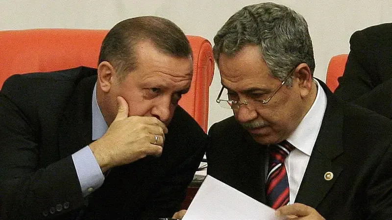 Bülent Arınç'ın gözünden AKP'nin 25 yılı: 'Sistemi düzeltin, ehliyete, liyakate, istişareye önem verin'