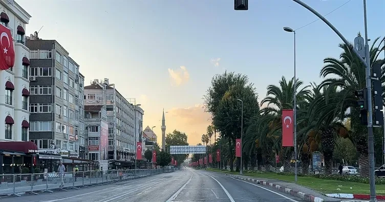 İstanbul'da 30 Ağustos Zafer Bayramı kutlamaları nedeniyle Vatan Caddesi trafiğe kapatıldı